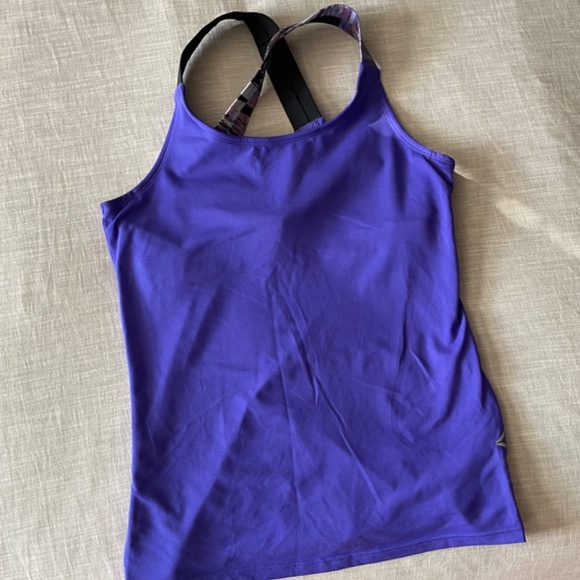 LesMills-Reebok Top - Picture 2 of 5